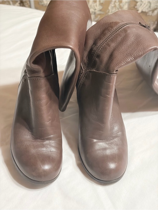 Stuart Weitzman Shoes - Stuart Weitzman Brown Leather Side Zippered Heeled 2 " Boots